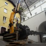 gru cingolata effer 525 servizio gru per montaggio struttura in ferro piazzata su un notevole dislivello